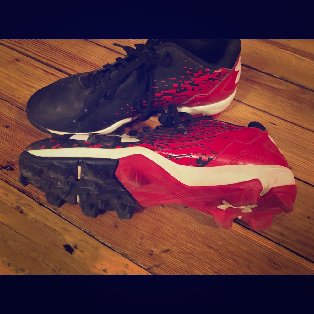 Like new Under Armour Baseball Cleats